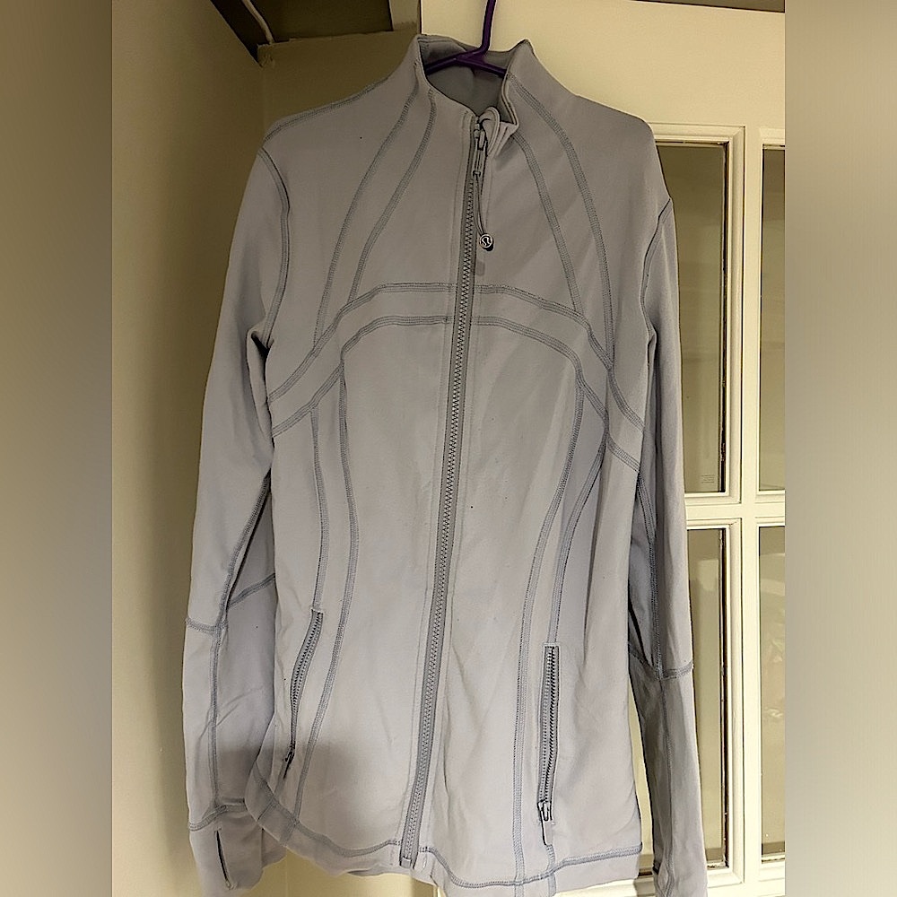 Lululemon size 6 lilac full zip jacket